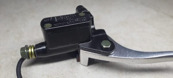 LH Master Cylinder Assembly - Universal