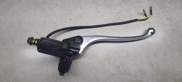 RH Master Cylinder Assembly-Universal